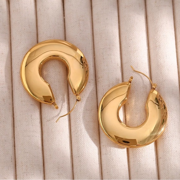 NEW 18K GOLD HOLLOW HOOP EARRINGS, NICE EARRINGS, CUTE EARRINGS - Picture 6 of 7